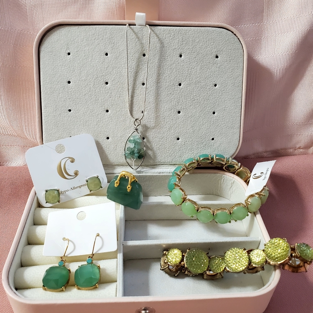 Elegant Green and Gold Jewelry Set With Bonus Jewelry Box